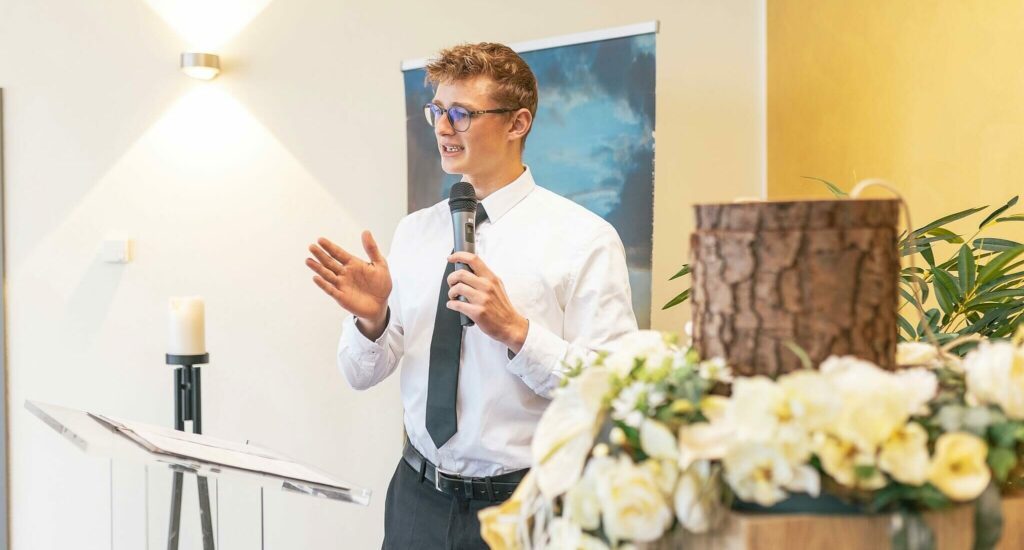 Trauerredner Voraussetzungen - Robin bei der Arbeit