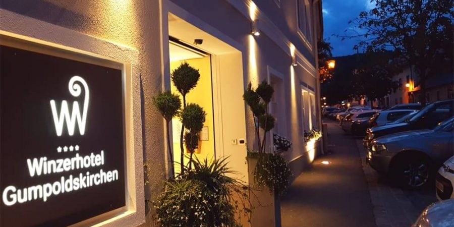 Winzerhotel_Eingang.jpg