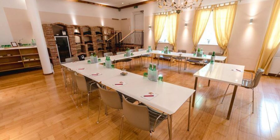 Winzerhotel_Seminarraum_1.jpg