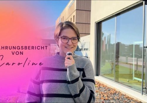 Freie Redner Ausbildung Schweiz: Caroline spricht vor Publikum.